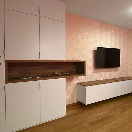 Adelka 104 With Private Whirlpool *